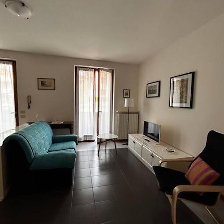 Near Town Centre And Lake - Le Colombe Bardolino Esterno foto