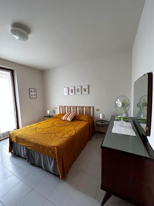 Near Town Centre And Lake - Le Colombe Bardolino Esterno foto