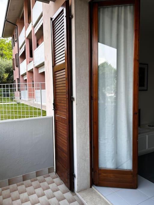 Near Town Centre And Lake - Le Colombe Bardolino Esterno foto