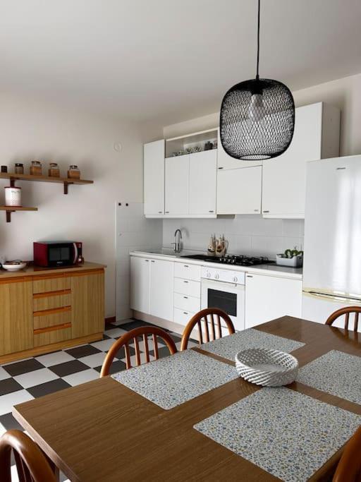 Near Town Centre And Lake - Le Colombe Bardolino Esterno foto
