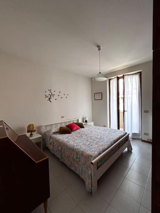 Near Town Centre And Lake - Le Colombe Bardolino Esterno foto