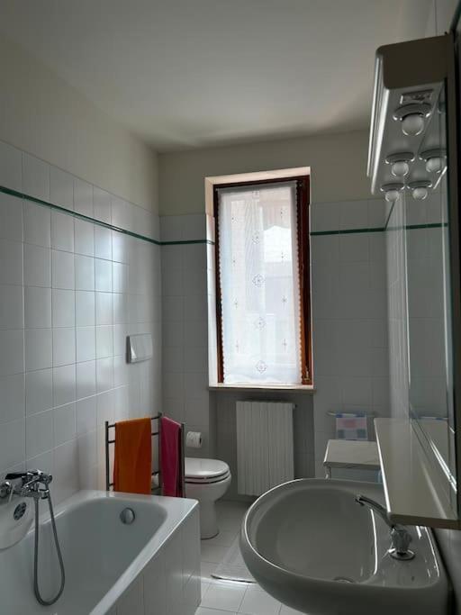 Near Town Centre And Lake - Le Colombe Bardolino Esterno foto